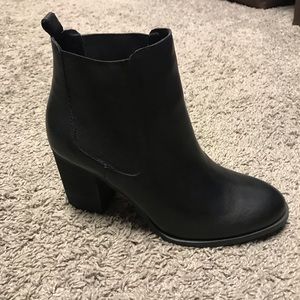 Steve Madden black booties womens 8
